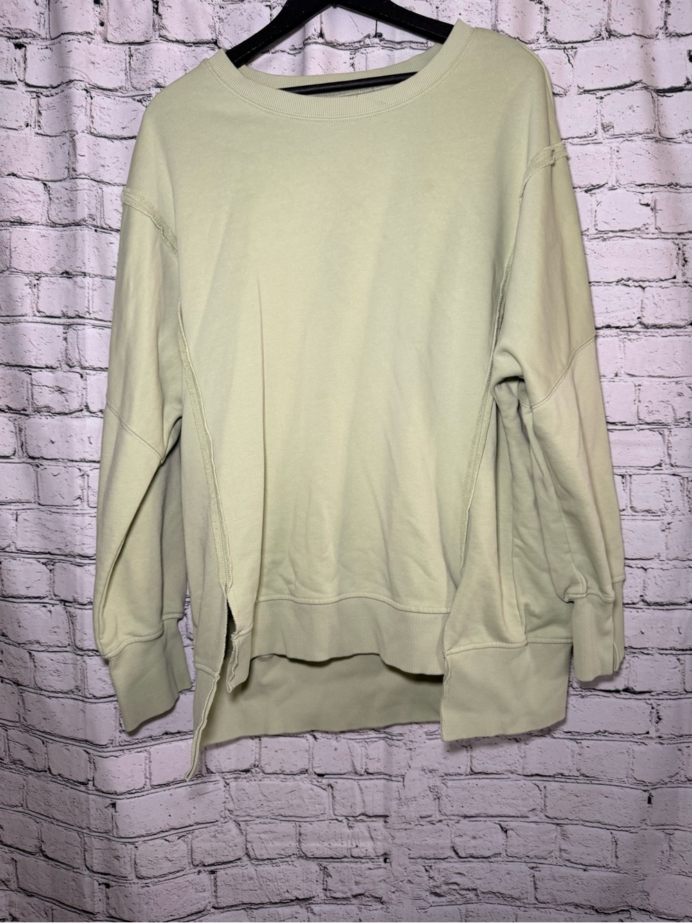 Green sweatshirt. Size XL
